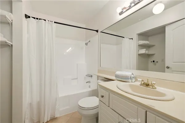 $365,000 | 18193 Sundowner Way, Unit 815, Canyon Country, CA 91387