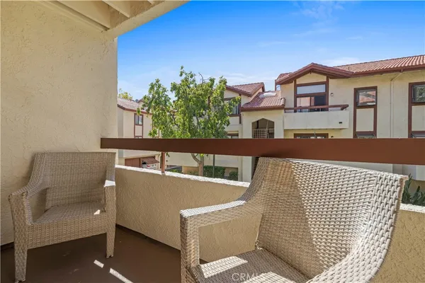 $365,000 | 18193 Sundowner Way, Unit 815, Canyon Country, CA 91387