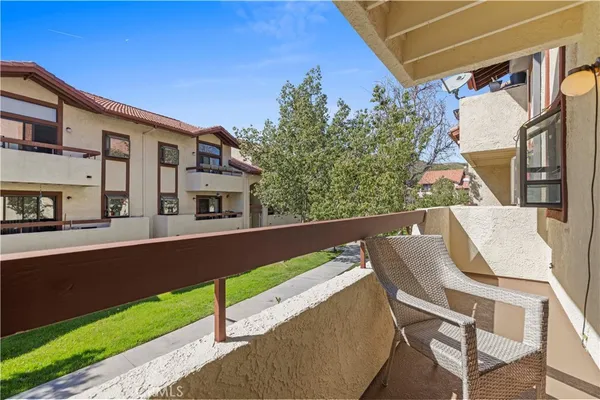 $365,000 | 18193 Sundowner Way, Unit 815, Canyon Country, CA 91387