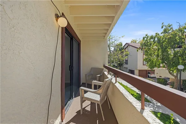 $365,000 | 18193 Sundowner Way, Unit 815, Canyon Country, CA 91387