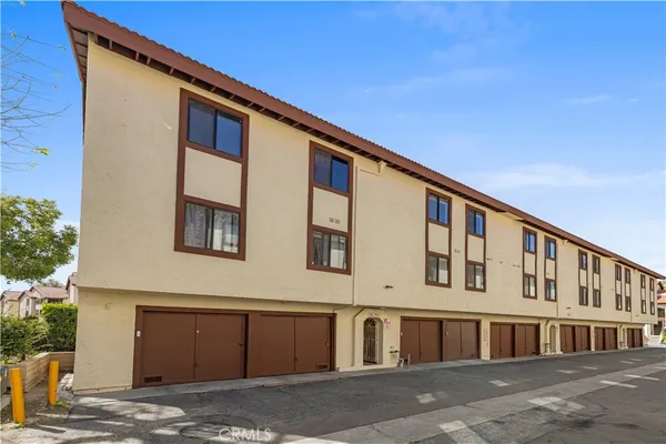 $365,000 | 18193 Sundowner Way, Unit 815, Canyon Country, CA 91387