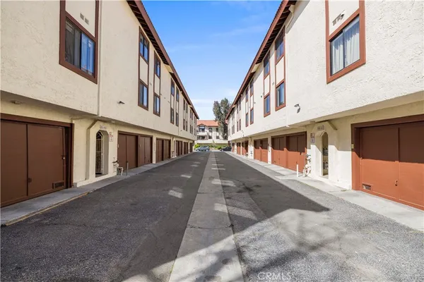 $365,000 | 18193 Sundowner Way, Unit 815, Canyon Country, CA 91387