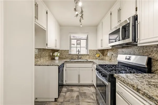 $365,000 | 18193 Sundowner Way, Unit 815, Canyon Country, CA 91387