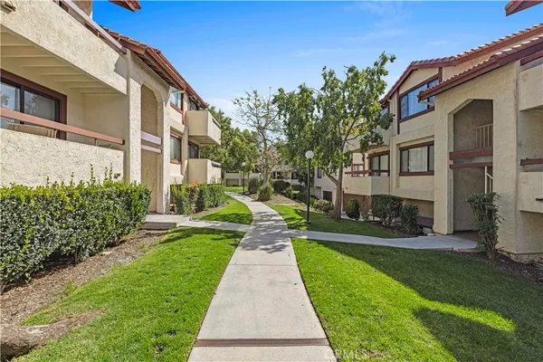 $365,000 | 18193 Sundowner Way, Unit 815, Canyon Country, CA 91387