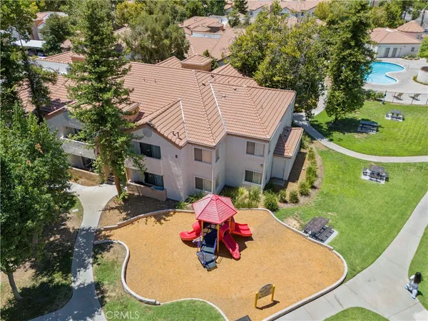$365,000 | 18193 Sundowner Way, Unit 815, Canyon Country, CA 91387