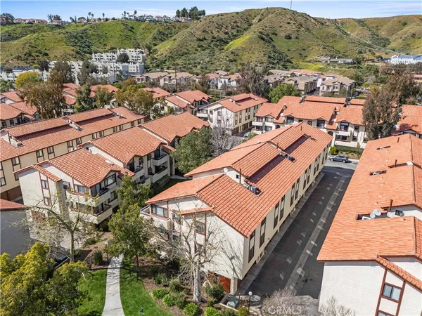 $365,000 | 18193 Sundowner Way, Unit 815, Canyon Country, CA 91387