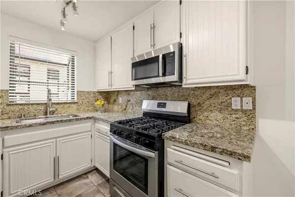 $365,000 | 18193 Sundowner Way, Unit 815, Canyon Country, CA 91387
