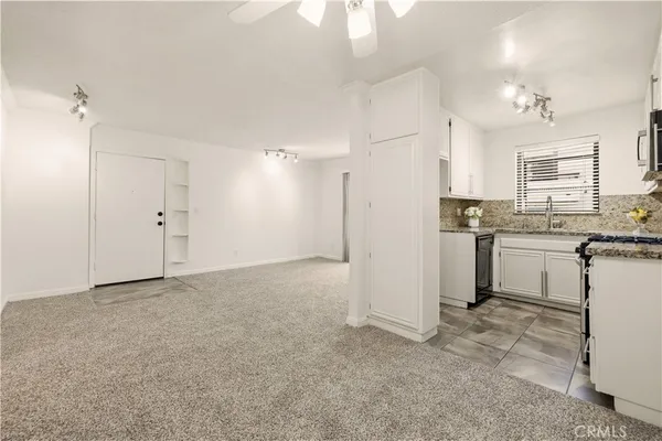 $365,000 | 18193 Sundowner Way, Unit 815, Canyon Country, CA 91387