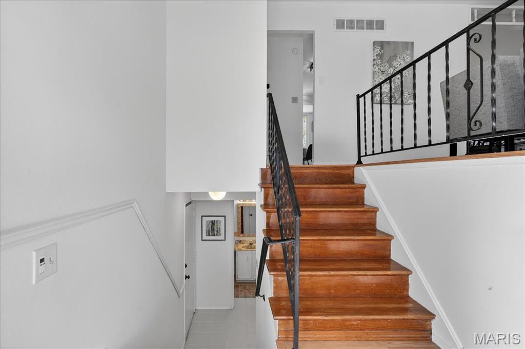 899 Parma Drive Ballwin, MO 63021 - Photo 3 of 37