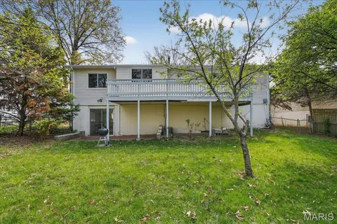 $327,000 | 899 Parma Drive, Ballwin, MO 63021