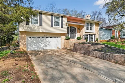 $327,000 | 899 Parma Drive, Ballwin, MO 63021