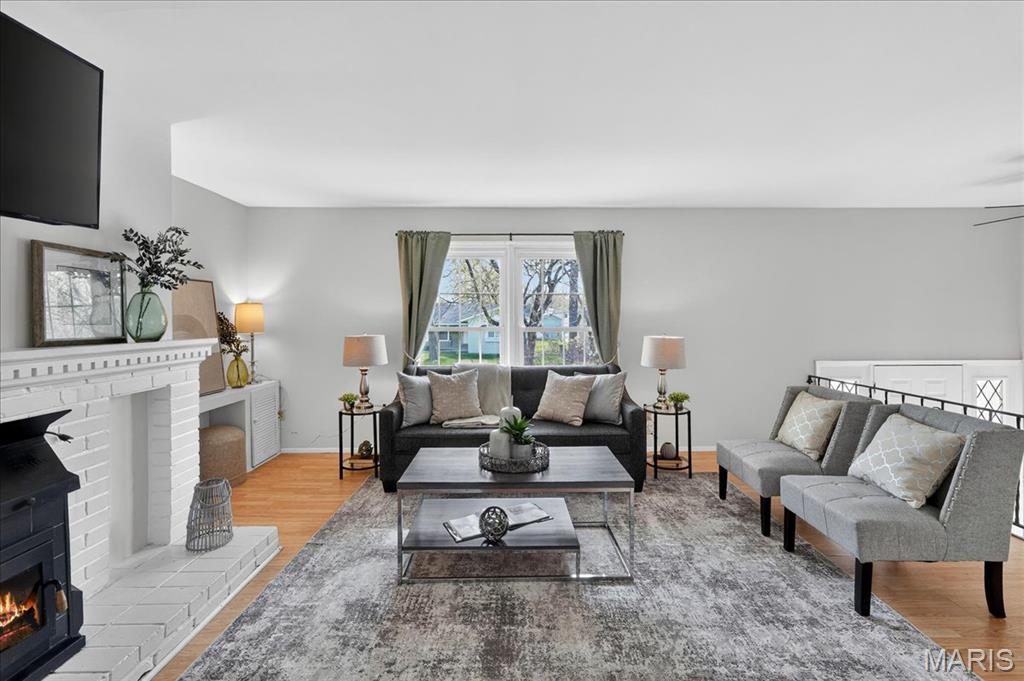 899 Parma Drive Ballwin, MO 63021 - Photo 4 of 37