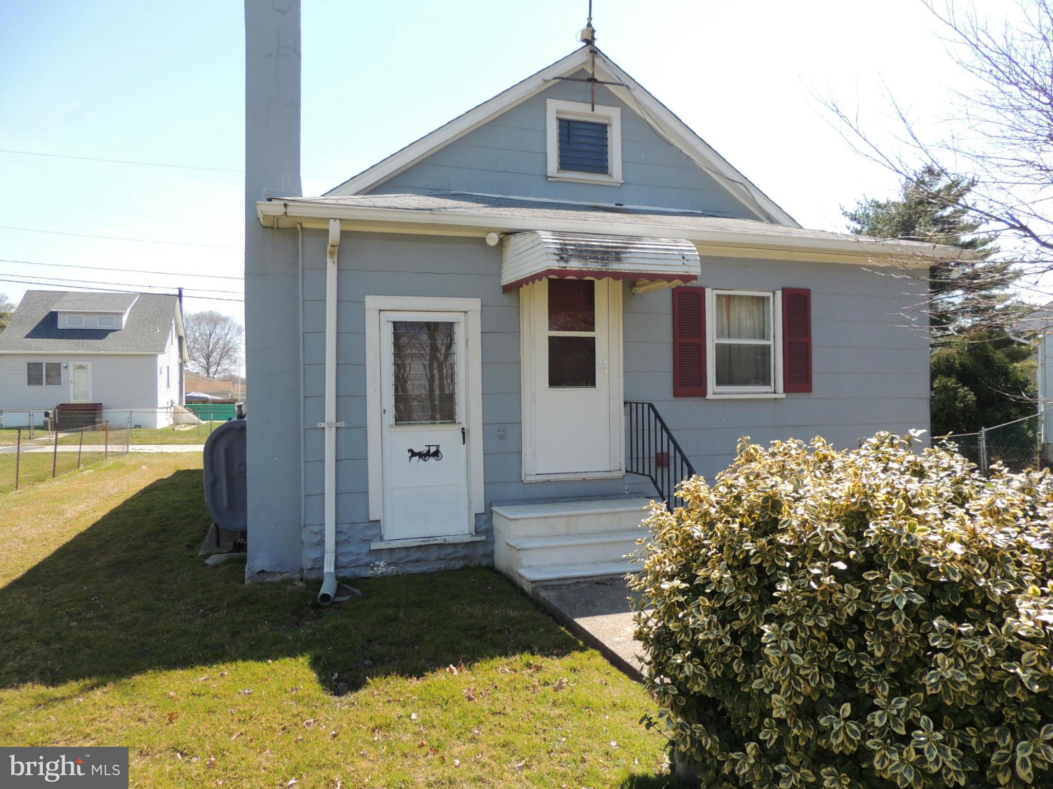 2124 Oak Road Baltimore, MD 21219 - Photo 4 of 20 a front view of a house with garden