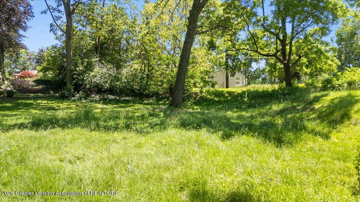 201 Ridge Road East Lansing, MI 48823 - Photo 7 of 18 14-Media Jett - 05
