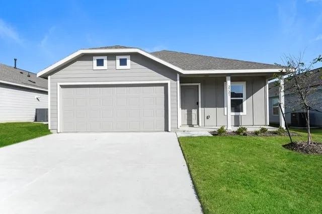 $2,274 | 2721 Ctr Crk Lane, Fort Worth, TX 76108