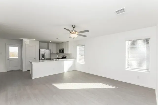 $2,274 | 2721 Ctr Crk Lane, Fort Worth, TX 76108