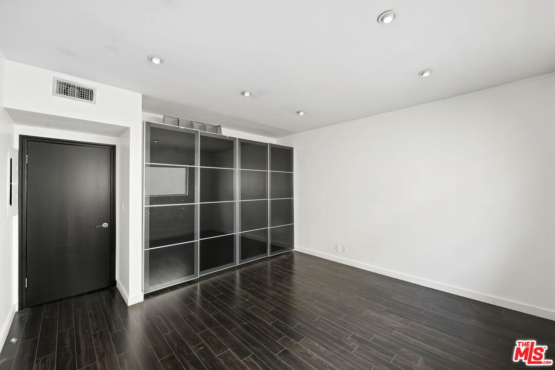 825 Le Doux Road, Unit 303 Los Angeles, CA 90035 - Photo 13 of 18