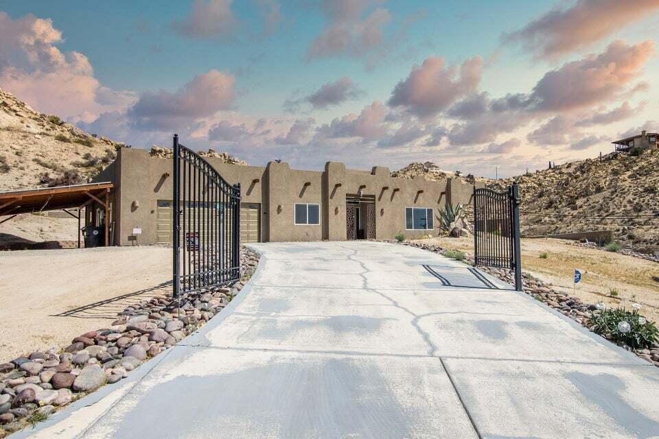57258 Buena Suerte Road Yucca Valley, CA 92284 - Photo 3 of 54 20230117232407639471000000-o