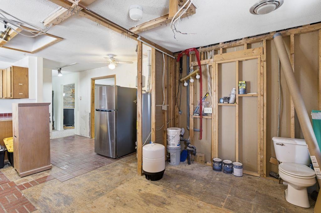 49091 KE Road Mesa, CO 81643 - Photo 29 of 29 a bathroom with a toilet a sink and shower