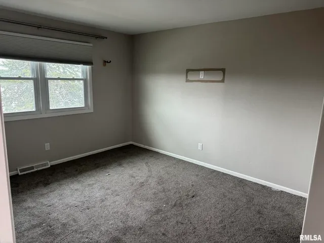 $1,500 | 1728 Taylor Street, Davenport, IA 52804