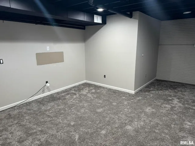 $1,500 | 1728 Taylor Street, Davenport, IA 52804