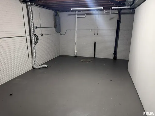 $1,500 | 1728 Taylor Street, Davenport, IA 52804