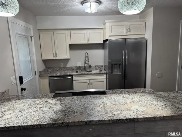 $1,500 | 1728 Taylor Street, Davenport, IA 52804