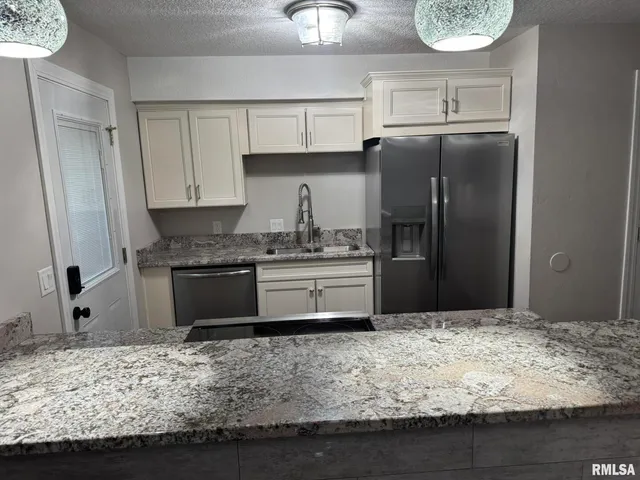 $1,500 | 1728 Taylor Street, Davenport, IA 52804