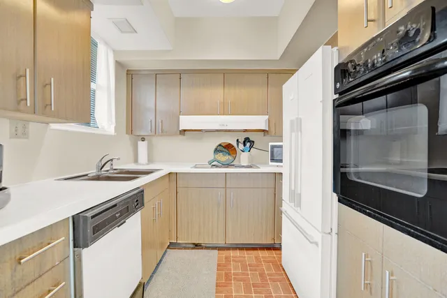 $325,000 | 3030 South Ocean Boulevard, Unit 332, Palm Beach, FL 33480