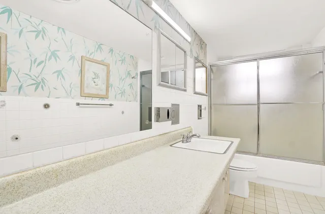 $325,000 | 3030 South Ocean Boulevard, Unit 332, Palm Beach, FL 33480