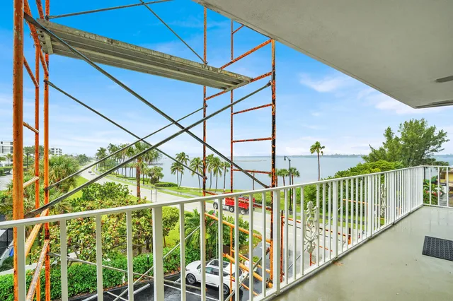 $325,000 | 3030 South Ocean Boulevard, Unit 332, Palm Beach, FL 33480