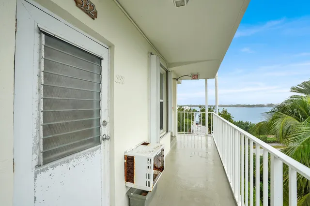 $325,000 | 3030 South Ocean Boulevard, Unit 332, Palm Beach, FL 33480