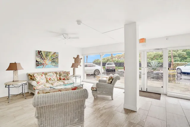 $325,000 | 3030 South Ocean Boulevard, Unit 332, Palm Beach, FL 33480