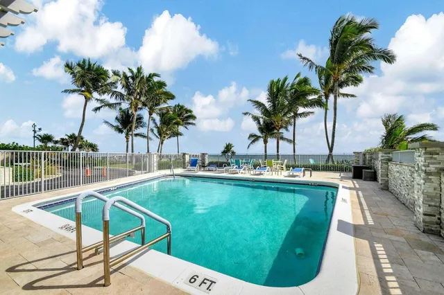 $325,000 | 3030 South Ocean Boulevard, Unit 332, Palm Beach, FL 33480