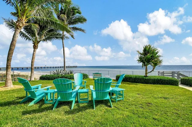 $325,000 | 3030 South Ocean Boulevard, Unit 332, Palm Beach, FL 33480