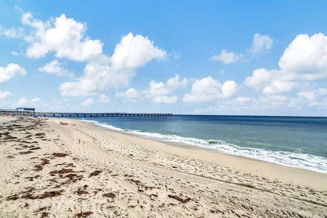 $325,000 | 3030 South Ocean Boulevard, Unit 332, Palm Beach, FL 33480