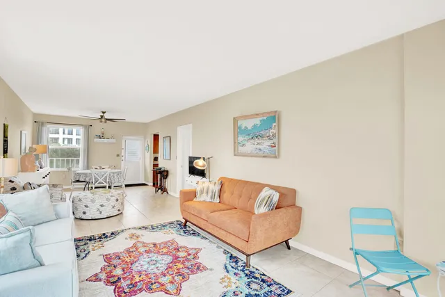 $325,000 | 3030 South Ocean Boulevard, Unit 332, Palm Beach, FL 33480