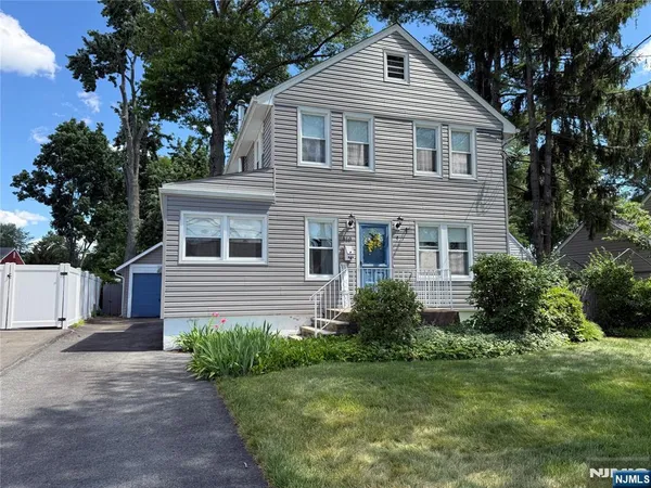 $428,700 | 810 Colfax Avenue, Pompton Lakes, NJ 07442