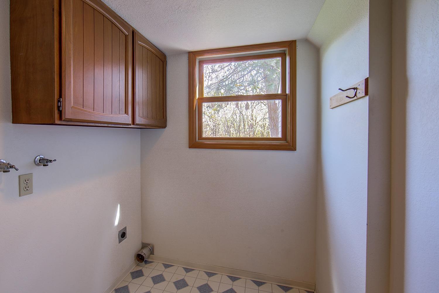 6475 Old Stage Road Central Point, OR 97502 - Photo 29 of 32 a bathroom with a toilet and a window
