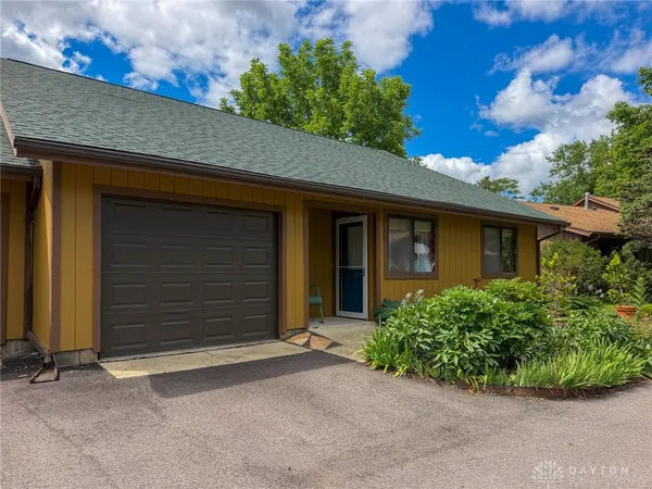 $339,900 | 260 Park Meadows Drive, Yellow Springs, OH 45387