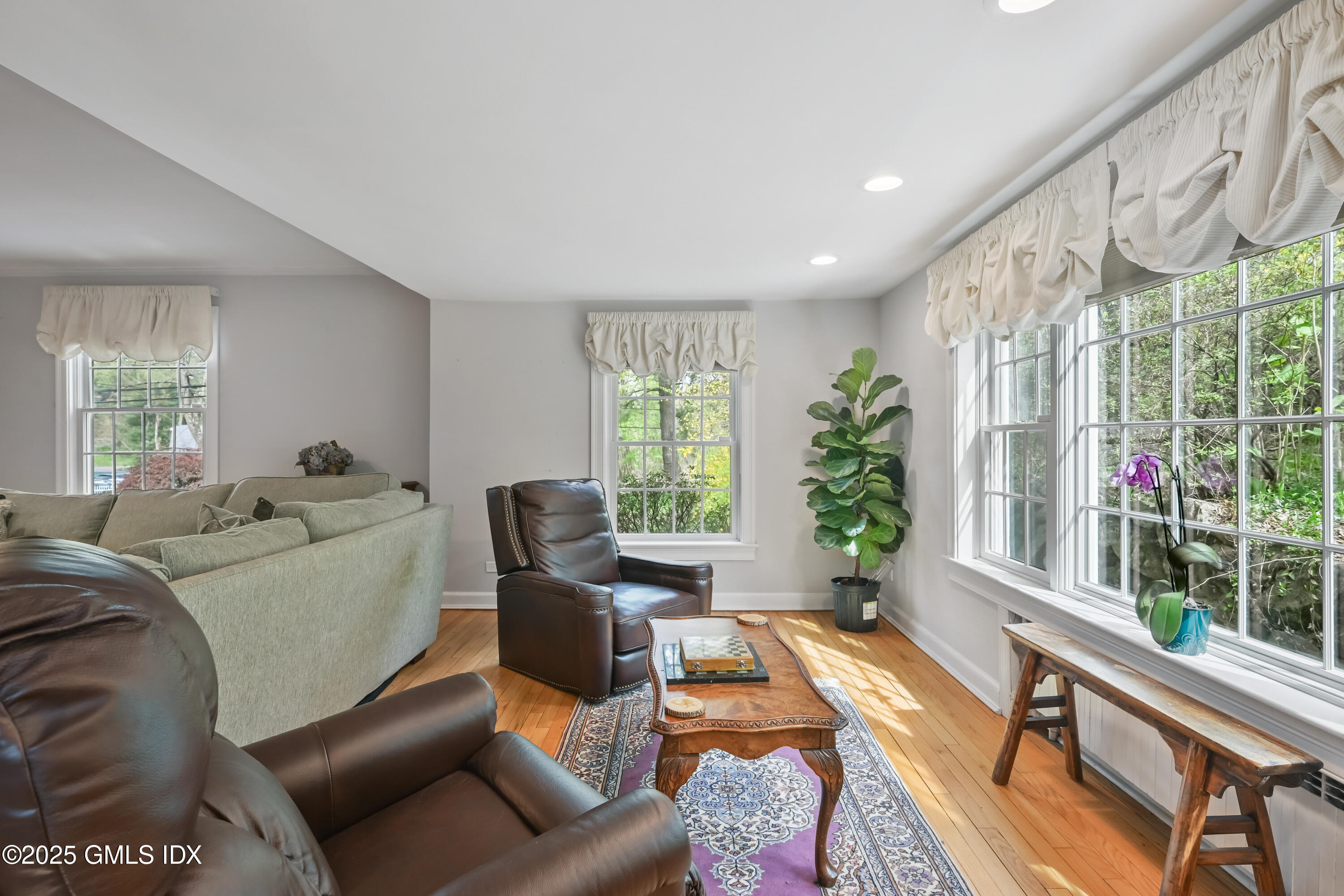 25 Wire Mill Road Stamford, CT 06902 - Photo 14 of 48 Living Room