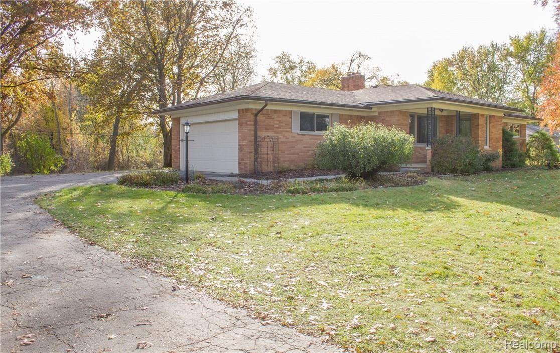6889 Hubbard Road Clarkston, MI 48348 - Photo 2 of 36 02.jpg