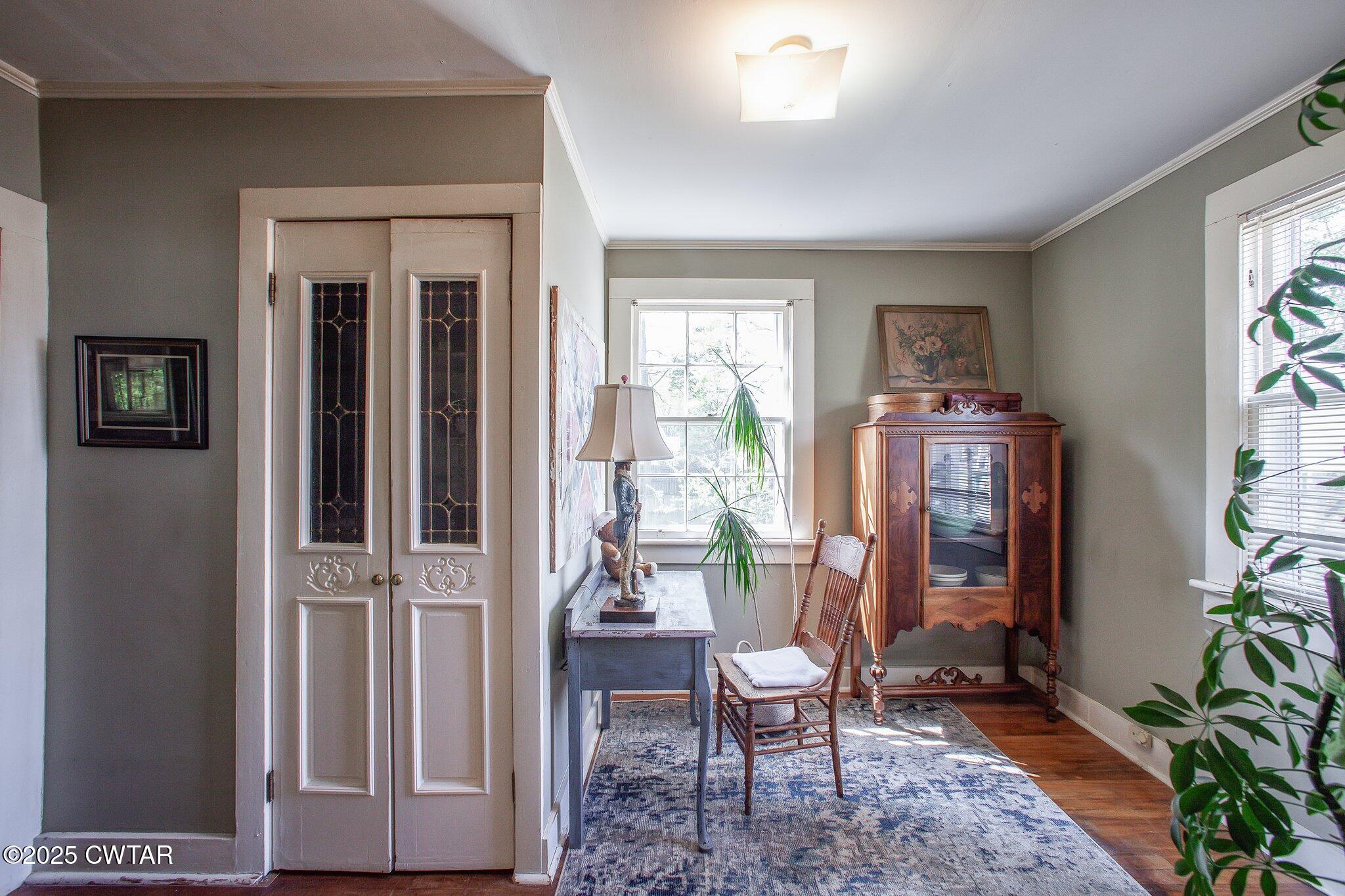 302 Walnut Street Jackson, TN 38301 - Photo 11 of 38 a view of a livingroom with furniture and window