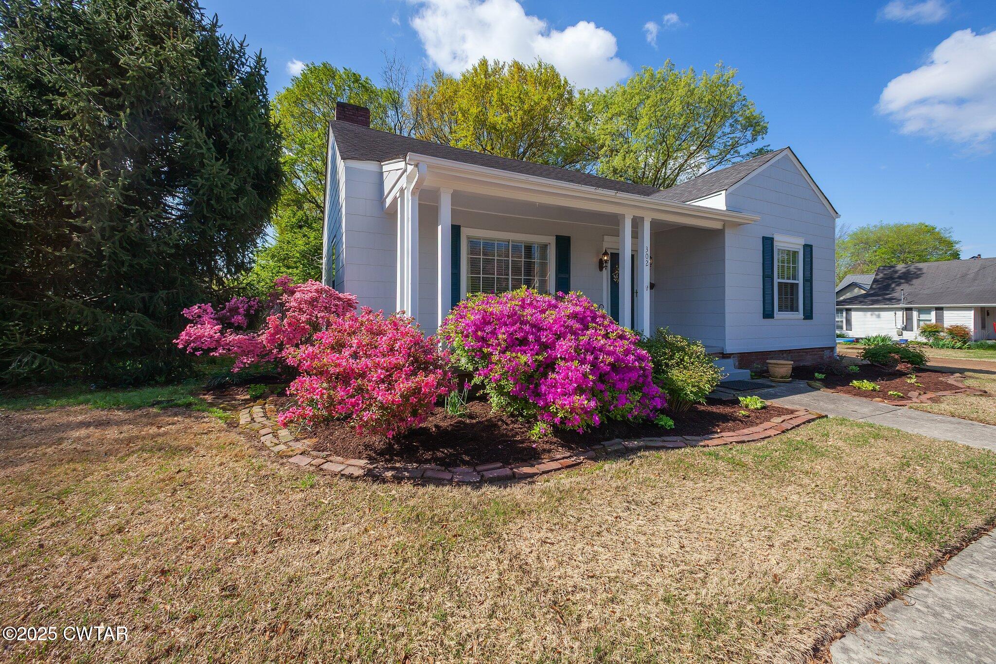 302 Walnut Street Jackson, TN 38301 - Photo 2 of 38 a front view of a house with a yard