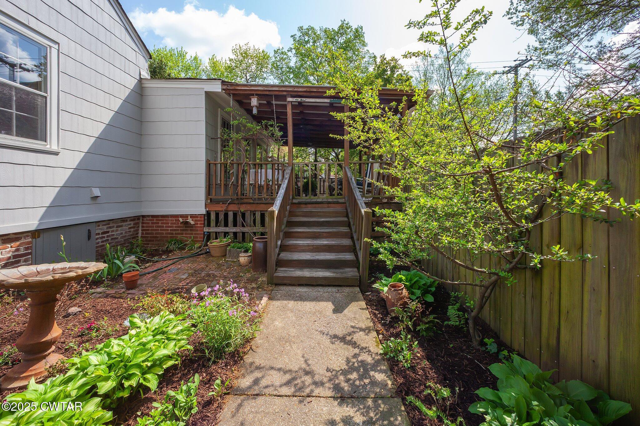 302 Walnut Street Jackson, TN 38301 - Photo 37 of 38 a view of a pathway of a patio