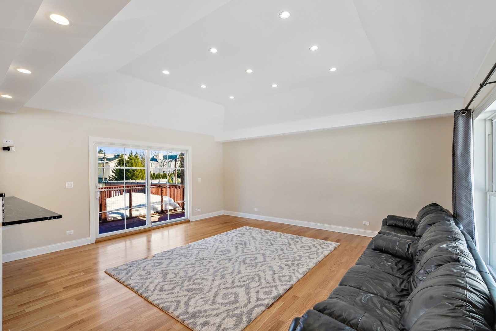 11 Pine Tree Road Northbrook, IL 60062 - Photo 5 of 27 a living room with furniture and a window