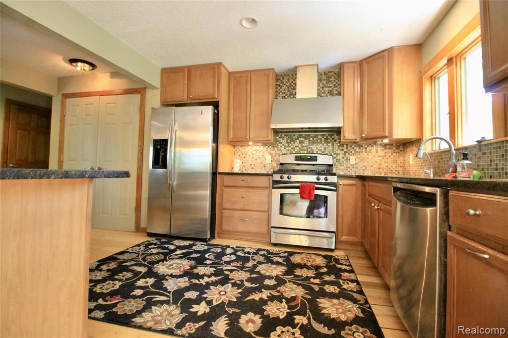 3515 Lahring Road Linden, MI 48451 - Photo 4 of 27