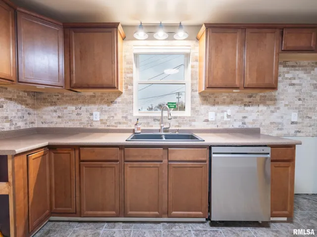 $145,000 | 100 South Sanderson Avenue, Bartonville, IL 61607