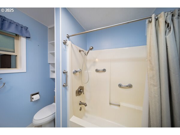 241 North 21st Street Reedsport, OR 97467 - Photo 11 of 44 Bathroom