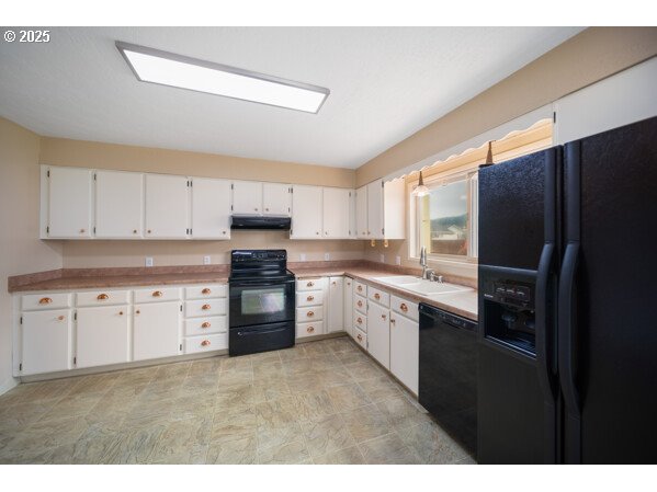 241 North 21st Street Reedsport, OR 97467 - Photo 5 of 44 Kitchen
